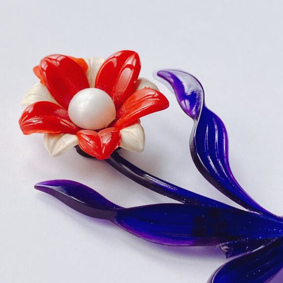 VTG Mid Century Red White Blue Lucite Thermoset Flower Brooch 40s 50s Patriotic - Picture 4 of 9